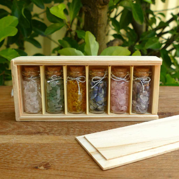 6 Mini Gemstone Bottles Set in Wooden Box – Healing Crystal Chip Stones for Chakra Balancing & Home Décor