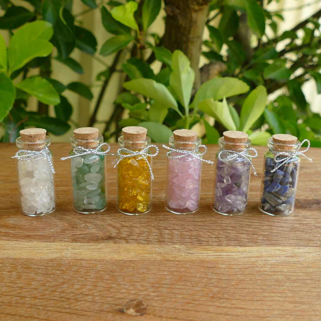 6 Mini Gemstone Bottles Set in Wooden Box – Healing Crystal Chip Stones for Chakra Balancing & Home Décor