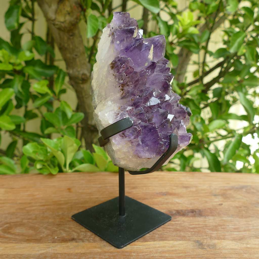 amethyst cluster on meal stand