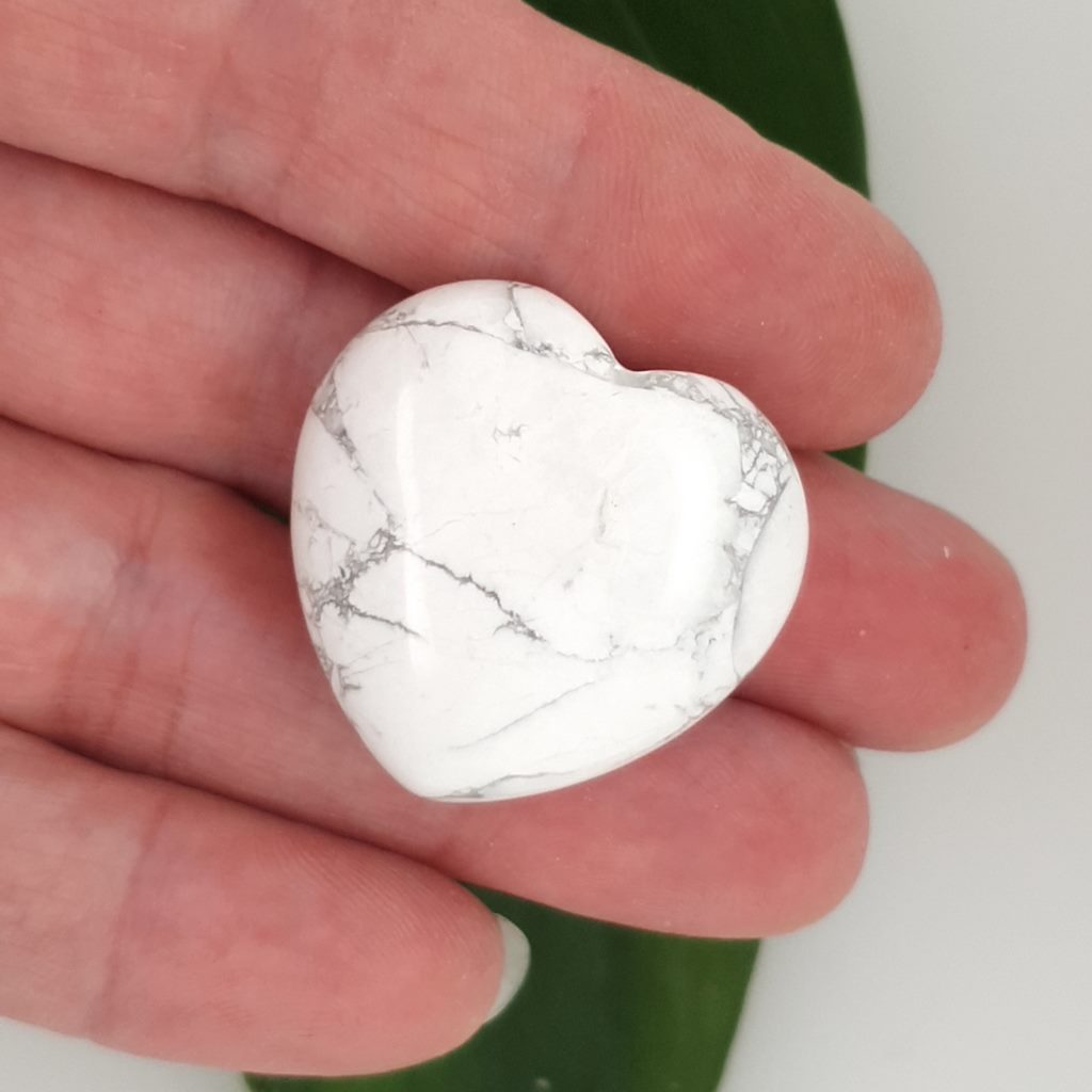 howlite small heart